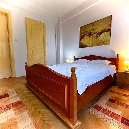 Ultracentral 4 - Old Center -120 Square Meters - * Bükreş