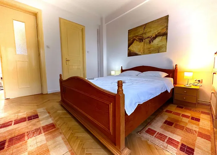 Ultracentral 4 - Old Center -120 Square Meters - * Bukarest
