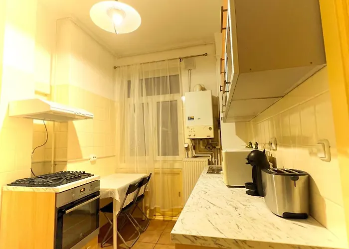 Apartament Ultracentral 4 - Old Center -120 Square Meters - Bukareszt