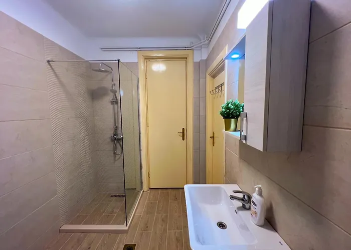 Ultracentral 4 - Old Center -120 Square Meters - * Bukareszt